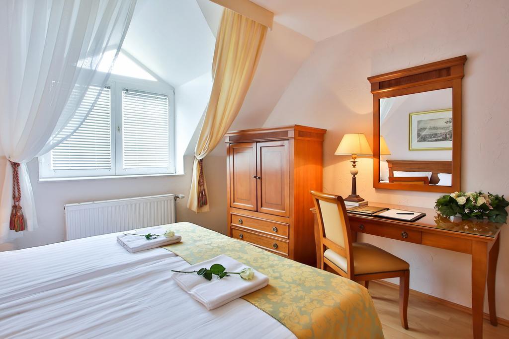 Hotel Rittinger Bonyhad Exterior photo